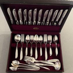 Silverware set Wm a Roger’s