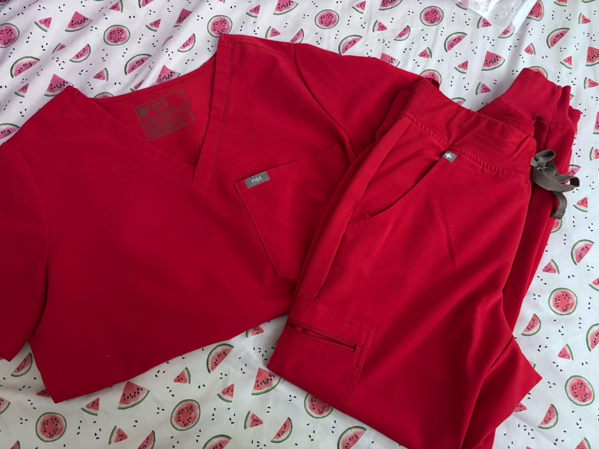 Figs scrubs Pop Red 