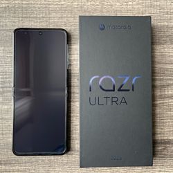 Unlocked Motorola Razr Ultra (2025) - Green - 1TB + Moto Care Insurance