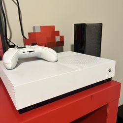 Xbox One S Digital + 1 Controller + Cords (Microsoft)
