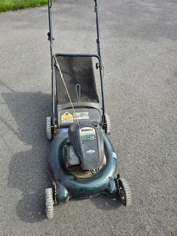 Bolens 158-cc 21" Runs good and cuts good.