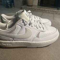  Women’s Nike Gamma Force Size 9