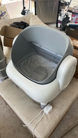 Smart Self-Cleaning Litter Box