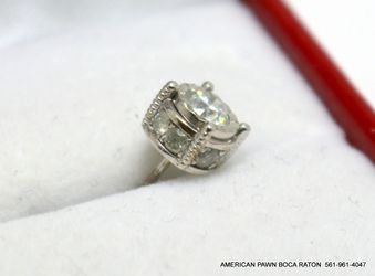 Fluted Bezel Diamond Stud Earring in 14k White Gold (single)  Excellent condition
