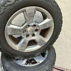 4 M/T Used Truck Tires 