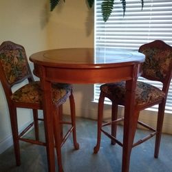 Wooden Table With 2 Stools