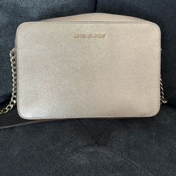 Gold Michael Kors Crossbody 