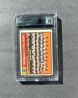Vintage 1961 Topps #228 NYY (TC) w/ Bobby Richardson on card auto & inscription. Negotiable
