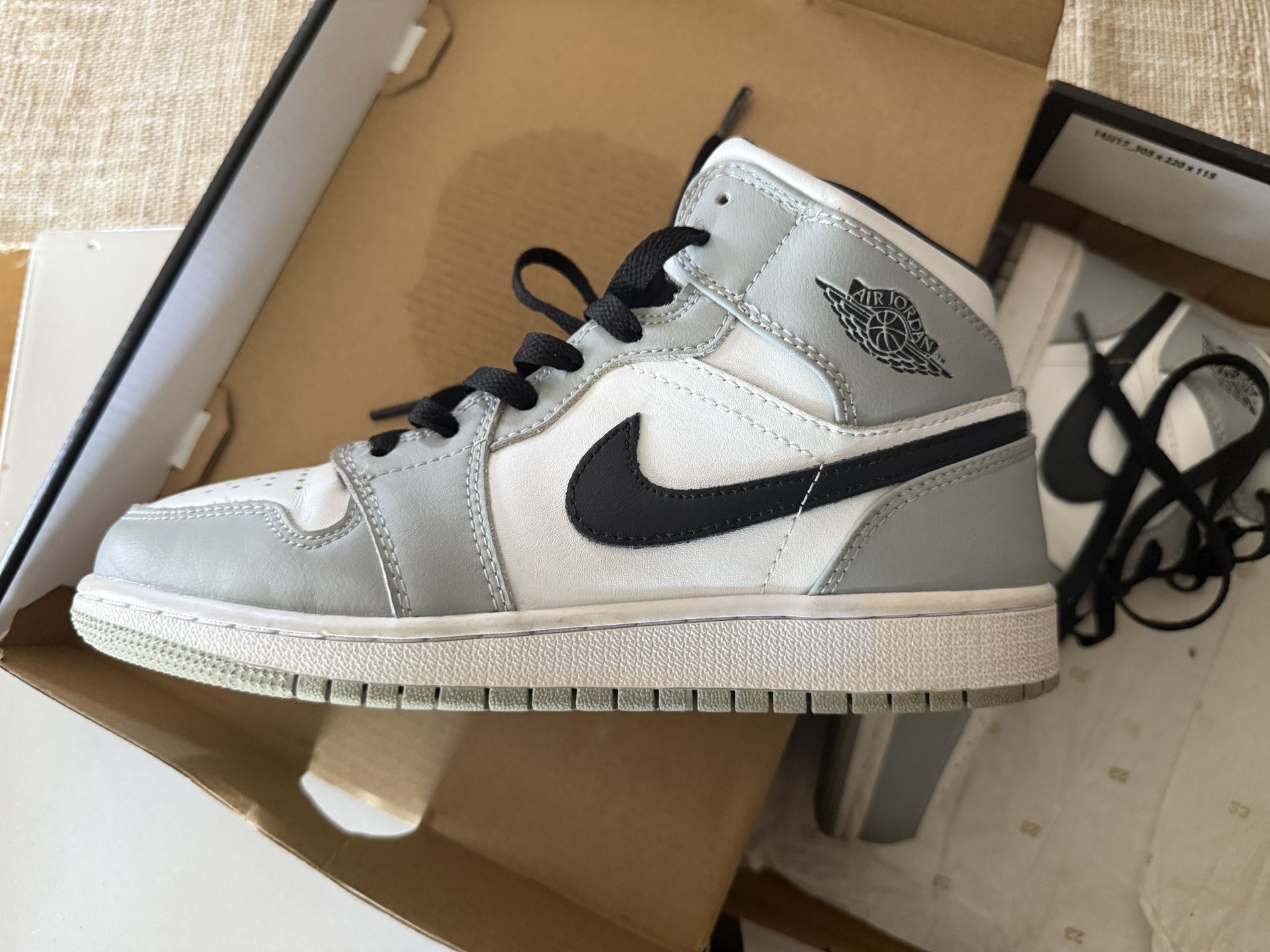 Air Jordan 1 Mid