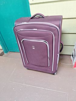 33x21x14  travelpro   soft body  suicase