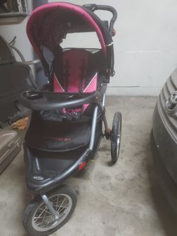 Jogger Stroller With Mp3 Attachment 