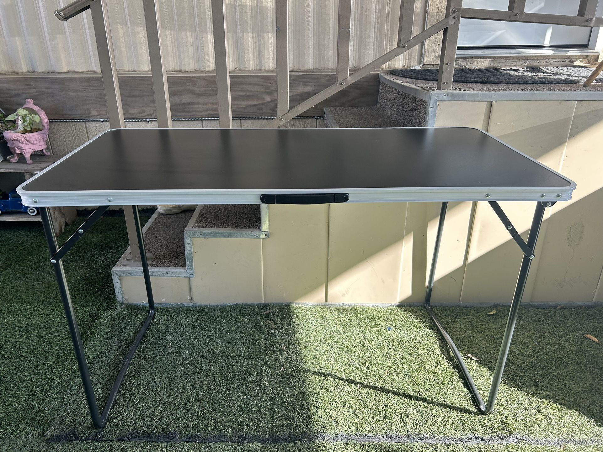 Table / Like New / $25