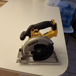 Dewalt Saw 20v