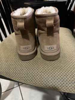 Chestnut Classic Mini UGGs Size 9