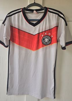 Germany soccer jersey mens 
Size medium
Great condition 
No rips or stains 
#8 printed on the back
Made in Vietnam
