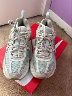 Girls Nike vomeros size 2
