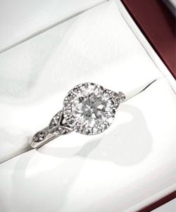 Diamond engagement ring