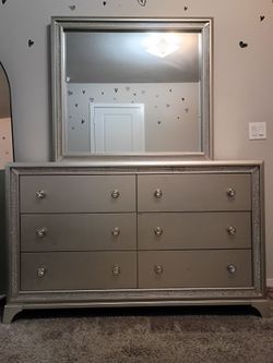 Stylish LED Bedroom Set – Headboard, Dresser, Mirror, Nightstand & Chest