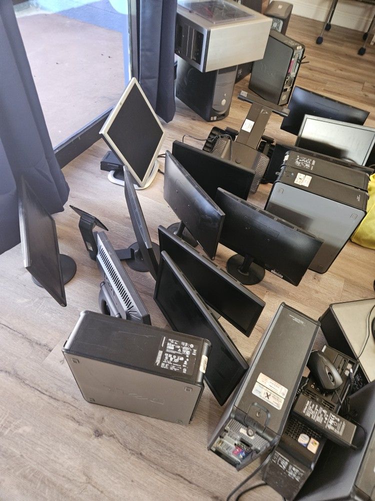 Group Bundle Of Dell PCs 20 Of Them
