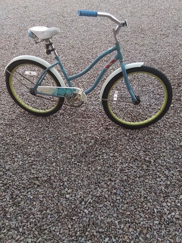 Huffy Cruiser 24 In Bicycle.