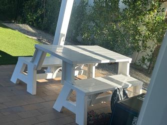 Picnic table