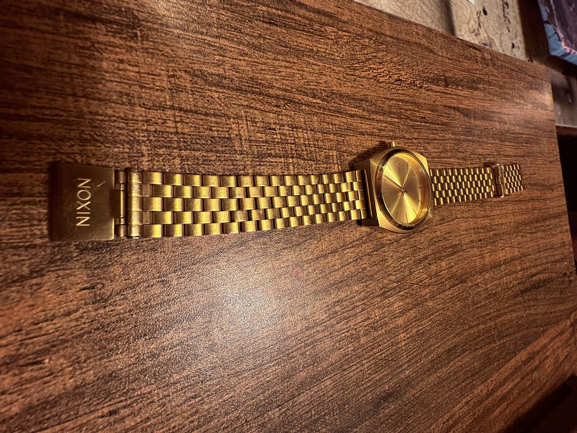 Nixon -the Time Teller
