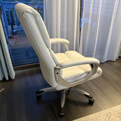 White Office Chair – Used, Comfortable