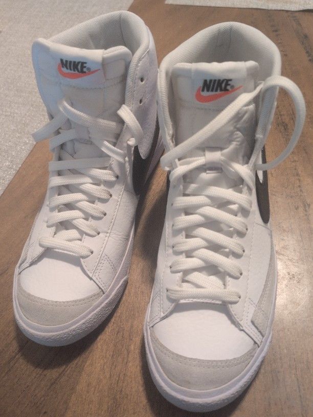 Nike Teen Shoes Size 7