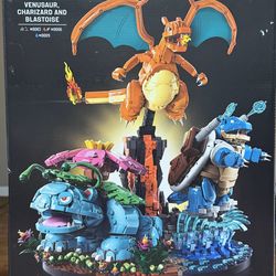 Lego Pokemon Venusaur, Charizard and Blastoise set with Kanto Region Badge collection and Mini Pokemen center