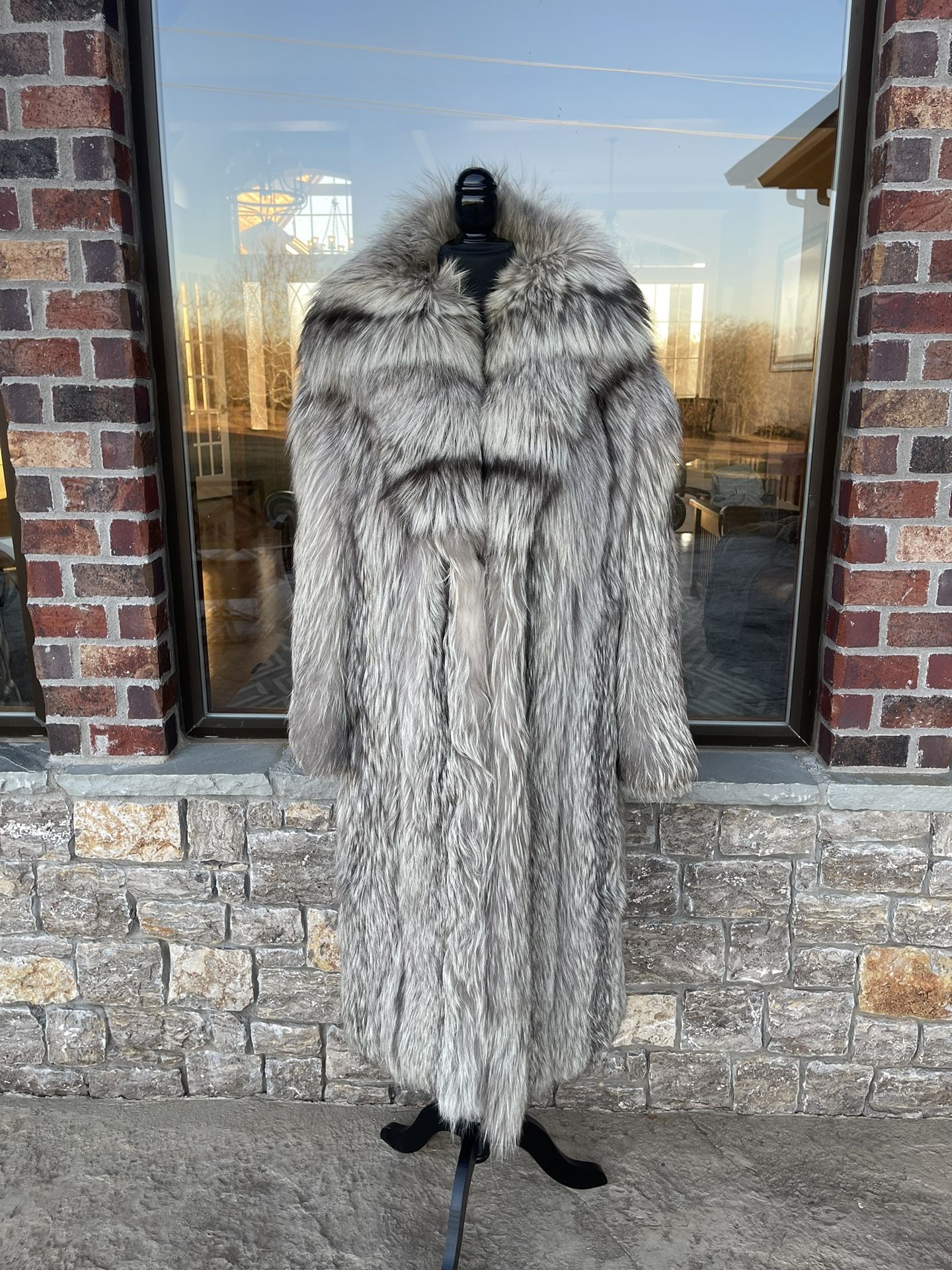Women’s L/XL Real Genuine Silver Fox Fur Coat Full Length