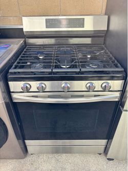 Samsung SmartThings 5-Burner Gas Range – $400 FIRM