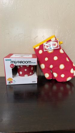 Mug and oven mitt set