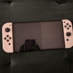 Nintendo Switch OLED – Works, Screen Scratched, Joy-Con Loose, Parental Lock