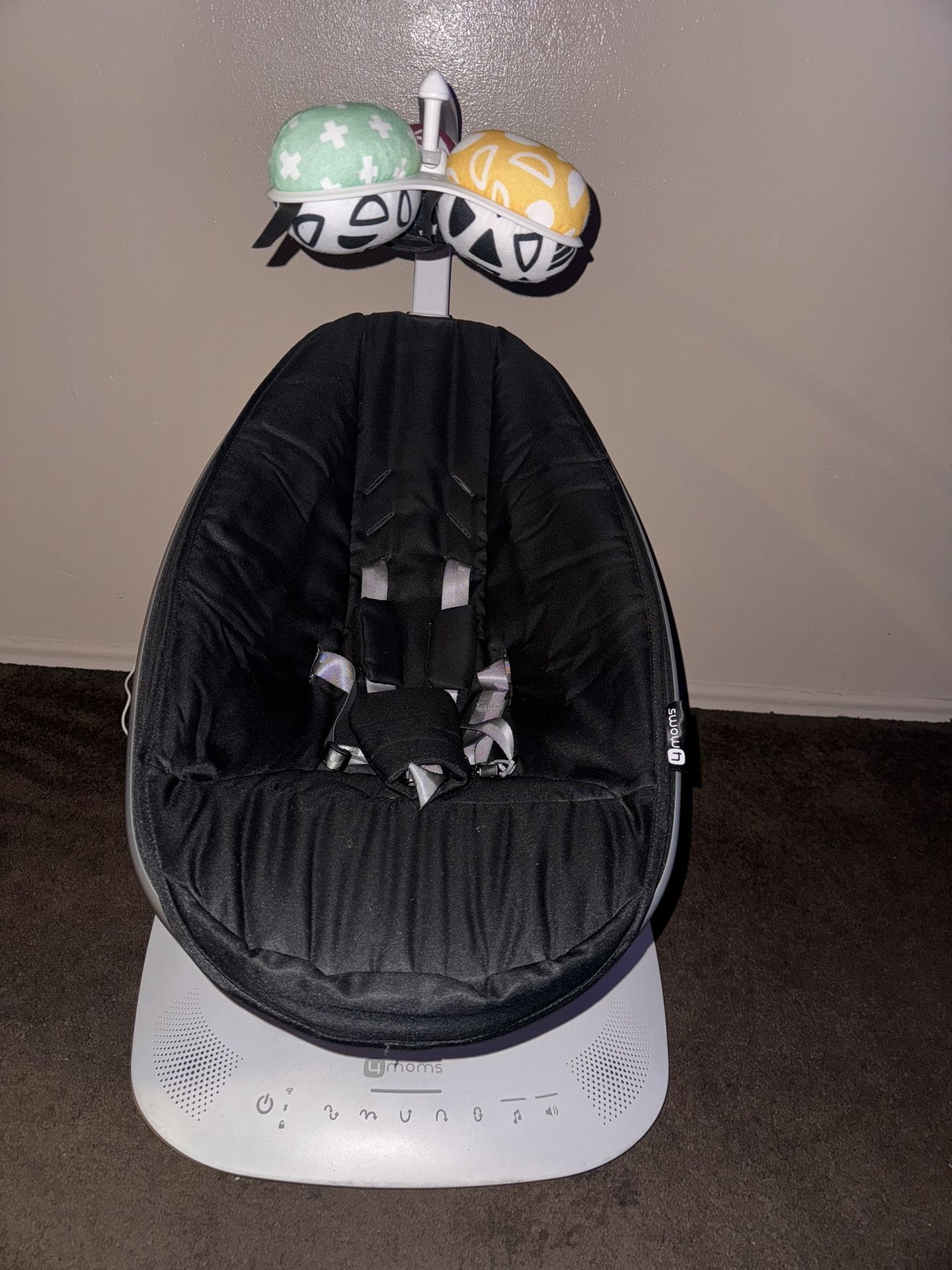 4 moms Mamaroo baby swing