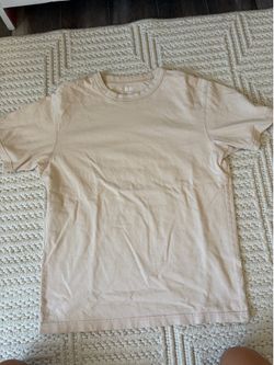 Cream uniqlo t- shirt baggy worn once