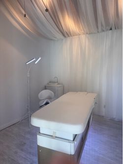 SkinAct Electric Treatment Bed Spa Massage Table White Leather Esthetician Bed
