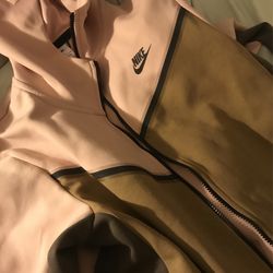 Nike Tech Pink Oxford Men’s Meduim