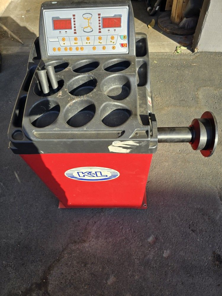 Automotive Motorcycle Tire Balancer