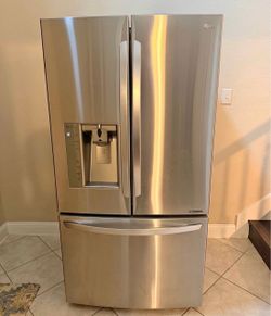 LG 29 cu. ft. 3-Door French Door Refrigerator - Dual Ice Makers - Stainless Steel