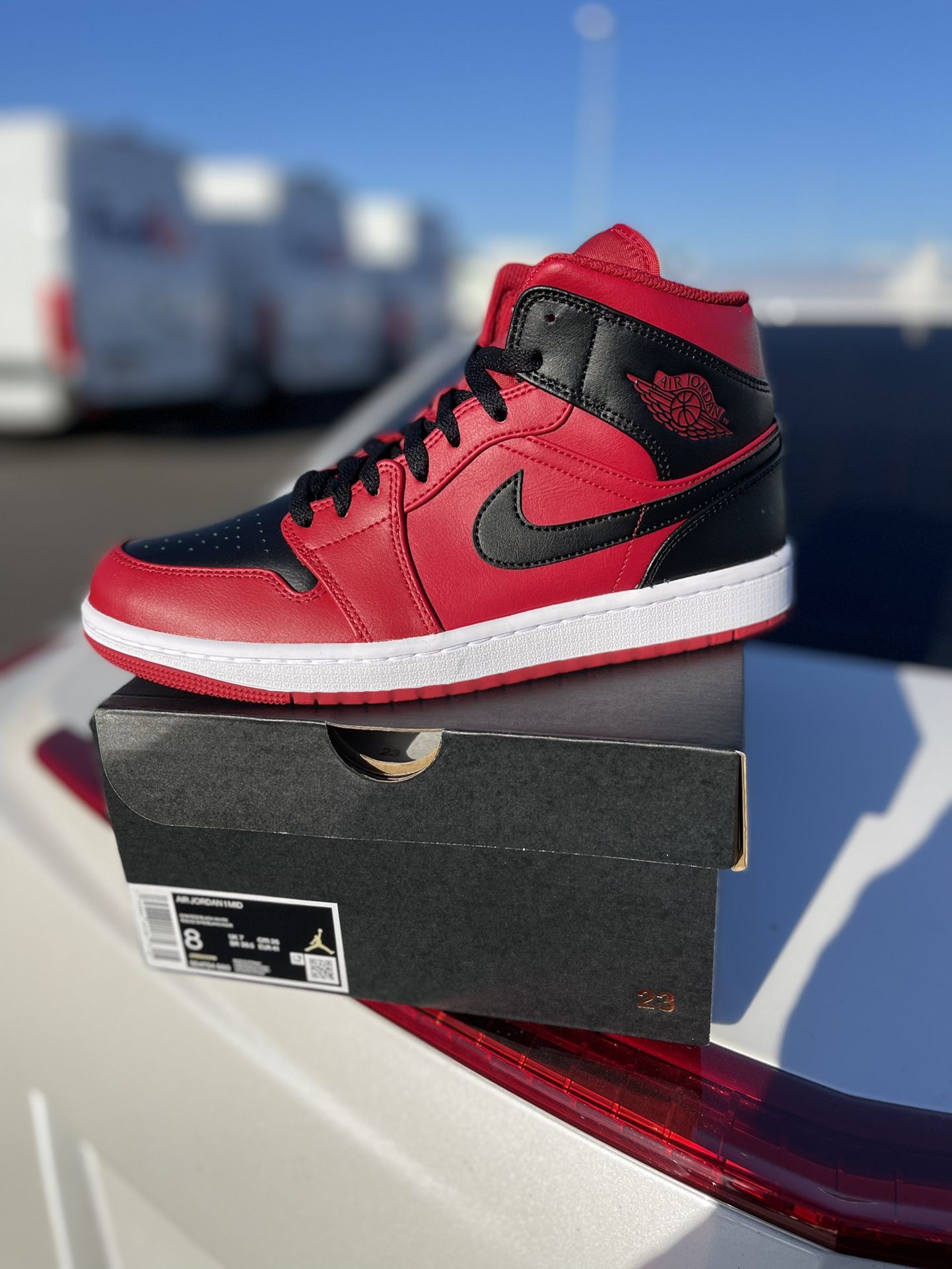 AIR JORDAN 1 MID 