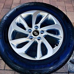 Hyundai Tucson Set of 4 OEM 17x7 Factory Tires 2015-2017
