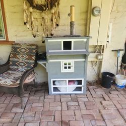 Cat House With Accessories 