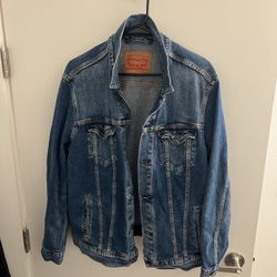 🔥 Levi’s Denim Jackets And Other(s) 🔥