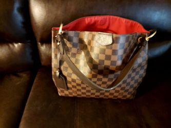 Louie Vuitton Purse.