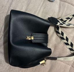 Black shoulder purse