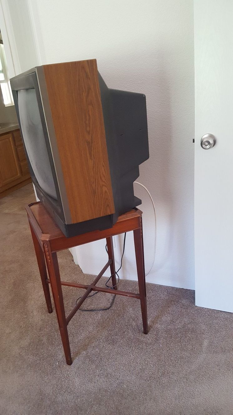 Signature 2000 box tv with remote