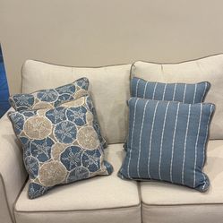 4 Reversible Cushions 