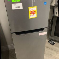 MAGIC CHEF REFRIGERATOR 5X