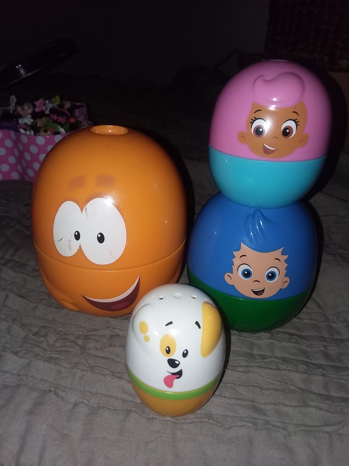 Bubble guppies stacking cups