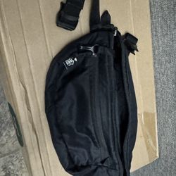 REI Co-op Trail 2 Waist Pack Fanny pack sling bag Black